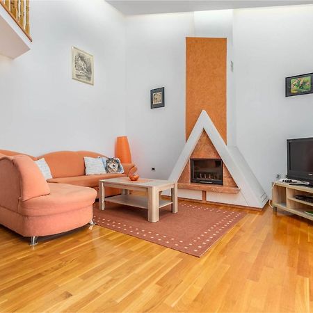 Apartment Villa Nera พูลา ภายนอก รูปภาพ