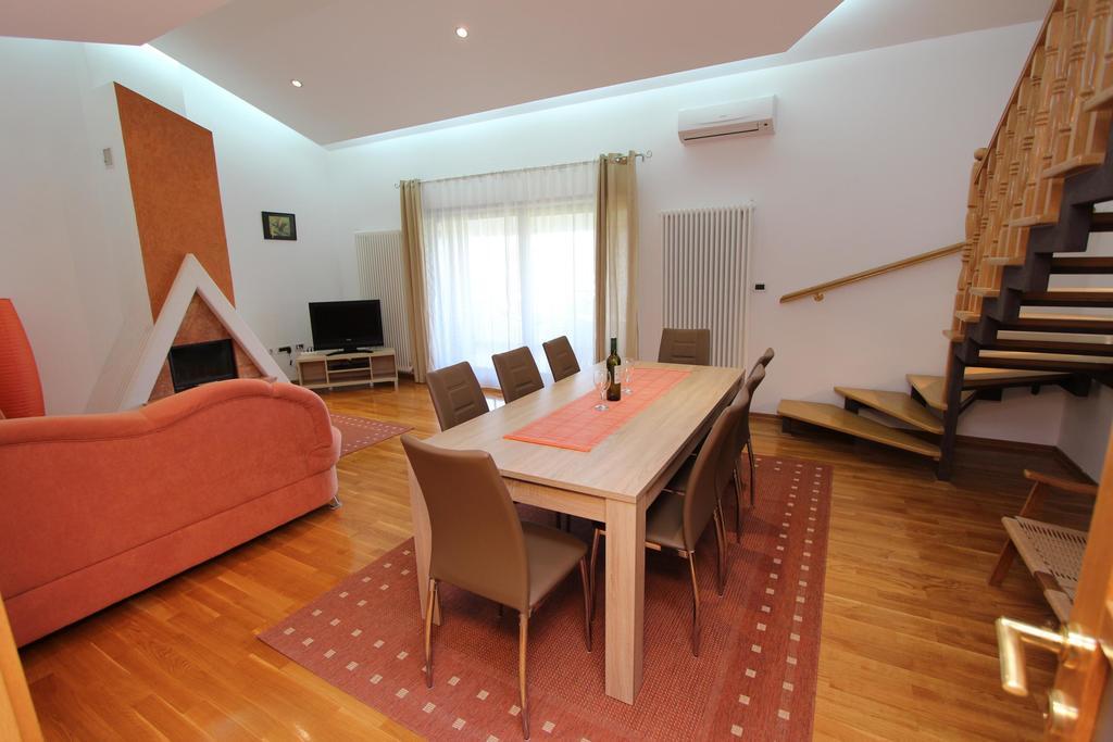 Apartment Villa Nera พูลา ภายนอก รูปภาพ