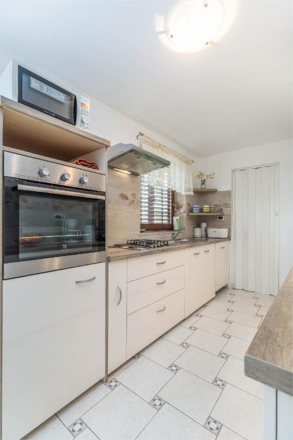 Apartment Villa Nera พูลา ภายนอก รูปภาพ