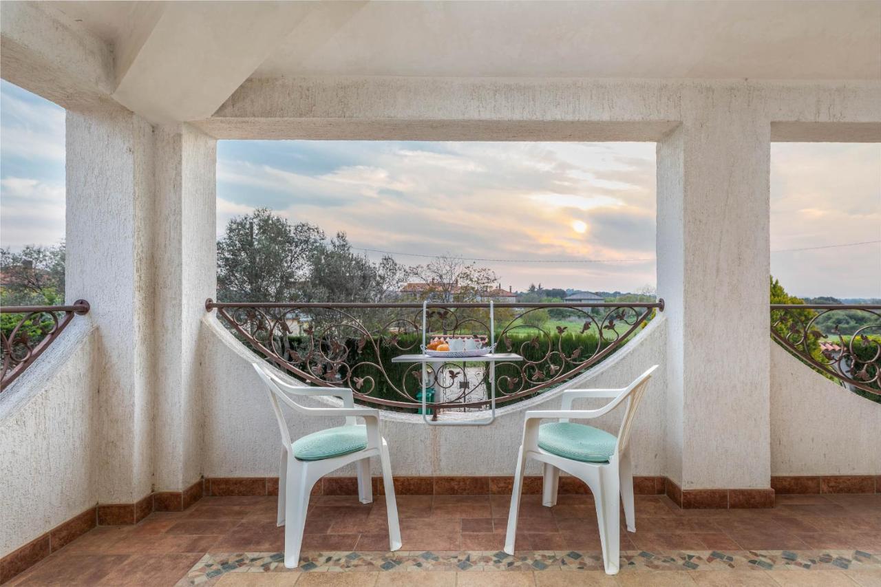 Apartment Villa Nera พูลา ภายนอก รูปภาพ