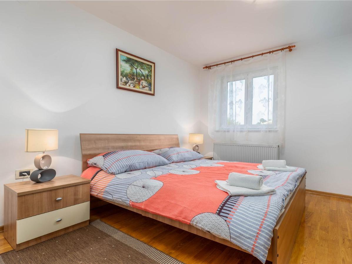 Apartment Villa Nera พูลา ภายนอก รูปภาพ
